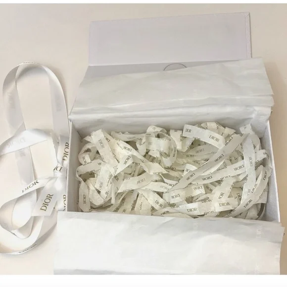 CHRISTIAN DIOR Empty Gift Box 8.4”x 4.8”x 2.8” Tissue & Ribbon Magnetic Closure - Picture 5 of 5